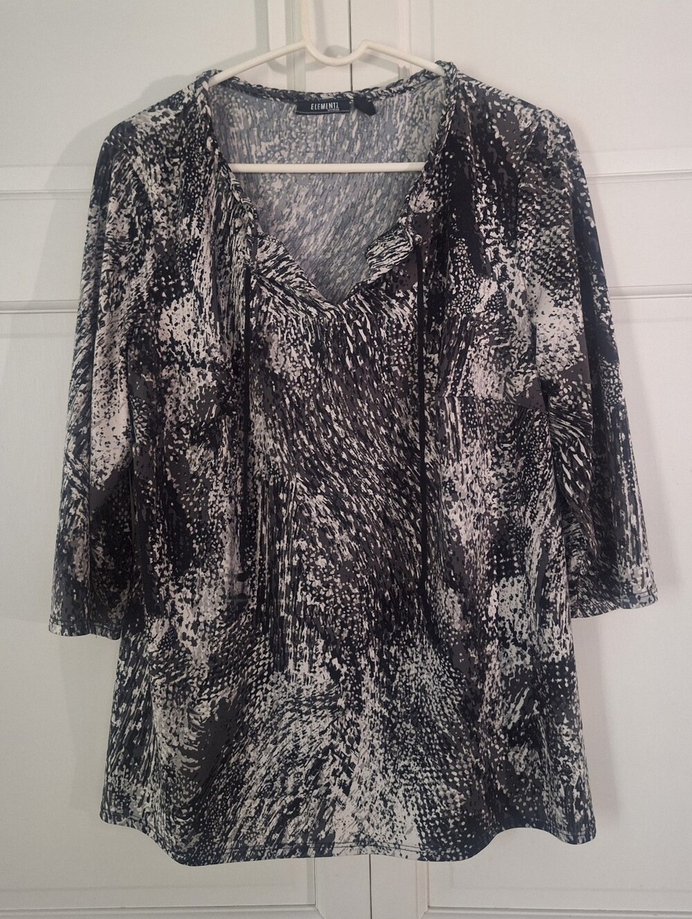 Elementz black and white top